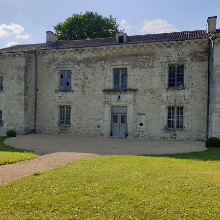 Domaine De Bourgville Monts-sur-Guesnes Exterior photo